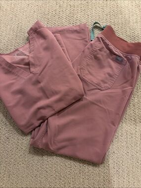 Figs Women’s Scrub Set in Dusty Rose Pink